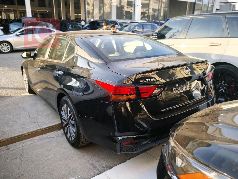 نیسان ئەلتیما